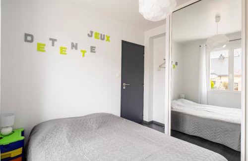 Mordelles House | Maison au calme avec piscine , proche mer et ville