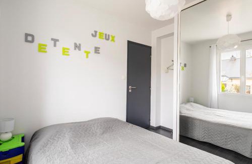 Mordelles House | Maison au calme avec piscine , proche mer et ville