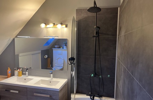 Bu House | Maison au Calme Dans un Village Toutes Commodites