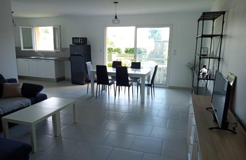 Cussac-Fort-Medoc House | Maison au coeur des vignes