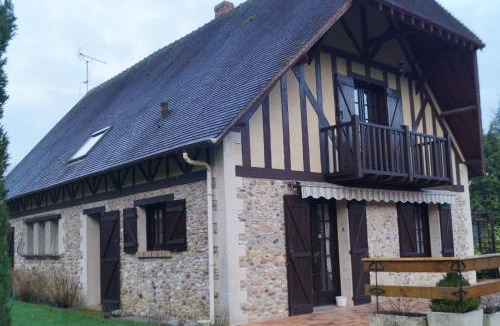 Saint-Pierre-de-Bailleul House | Maison au calme à la campagne