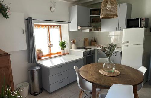 Jouy-le-Potier Ski Chalet | Maison au milieu des bois et des animaux