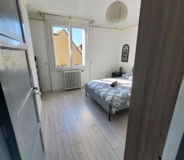 Chateaudun Apartment | Maison au pied du château