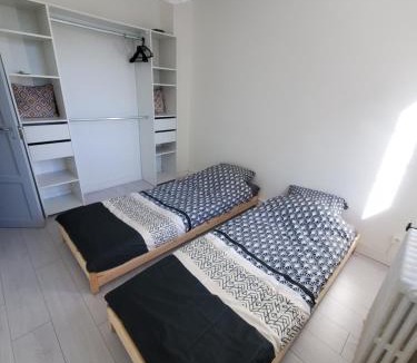 Chateaudun Apartment | Maison au pied du château