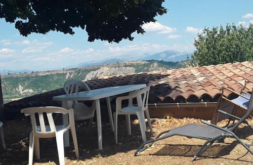 Antonaves House | Maison au tilleul