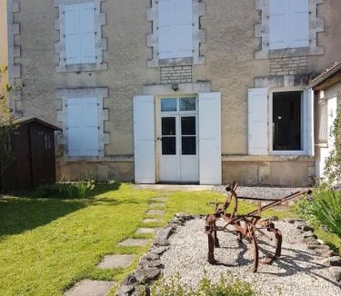 Aunac-sur-Charente House | Maison Aunac