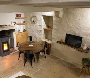 Flavigny-sur-Ozerain House | Maison authentique