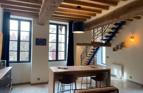Nuits-Saint-Georges Apartment | Maison Authentique « Bleue Nuits »