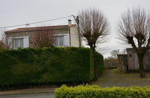 Thire House | Maison Authentique avec Cour Privée, Wifi et Proximité Activités – Thiré, Vendée - FR-1-426-396