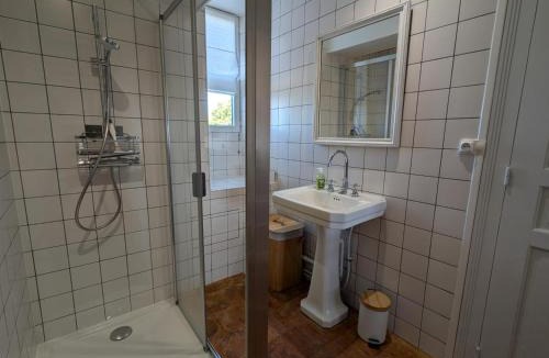 Charente Limousine House | Maison authentique avec piscine et jardin privé à Abzac - FR-1-653-278