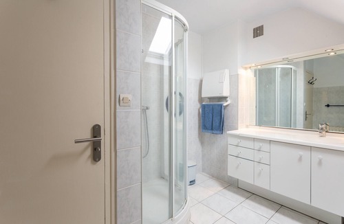 Quevert House | Maison Auviais - Three Bedroom House, Sleeps 8