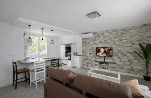 Les Assions House | maison aux massots