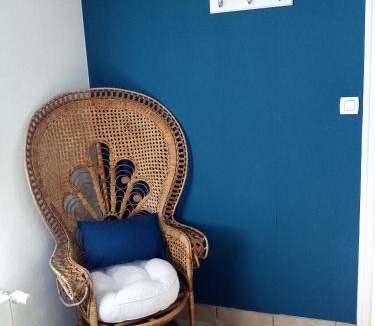 Quevert House | maison aux volets bleus