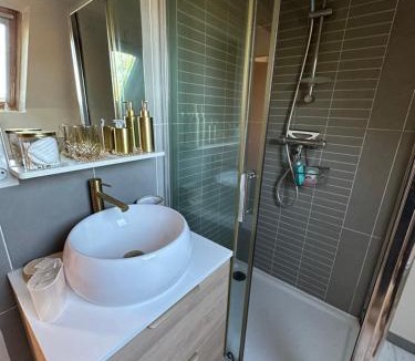 Saint-Pavace House | Maison avec piscine