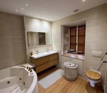 Neauphe-sous-Essai House | Maison avec plan d'eau