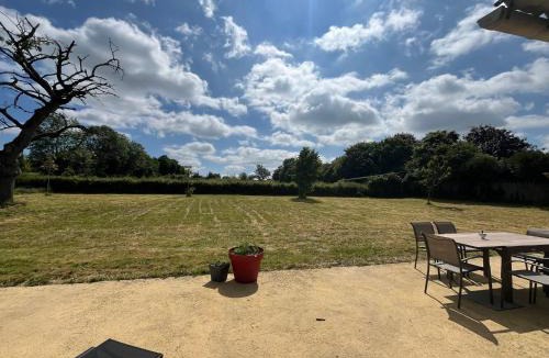 Neauphe-sous-Essai House | Maison avec plan d'eau