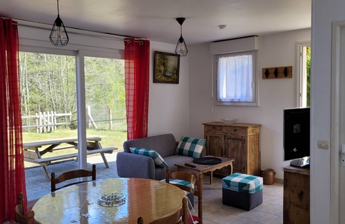 Bugeat House | Maison Avec Accès Direct à la Rivière