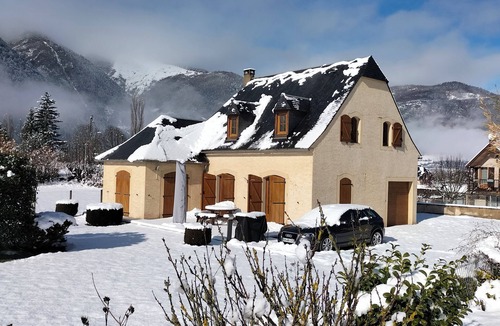 Bazus-Aure House | Maison Avec Cheminée, Terrasse et Superbe vue sur la Montagne