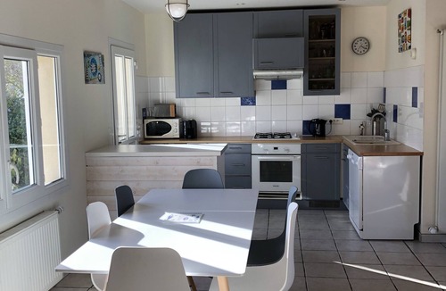Langrune-sur-Mer House | Maison Avec Cour Ensoleillée et Jardin, à 5 min Plage. Idéale Pour les Familles