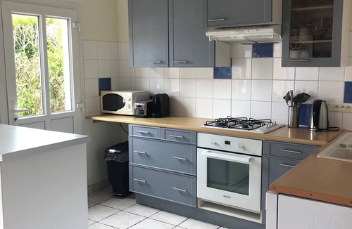 Langrune-sur-Mer House | Maison Avec Cour Ensoleillée et Jardin, à 5 min Plage. Idéale Pour les Familles