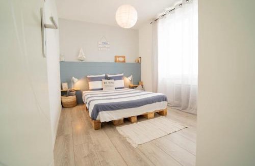 Bouin House | Maison avec fauteuil suspendu et lit de jour près de la mer en Vendée