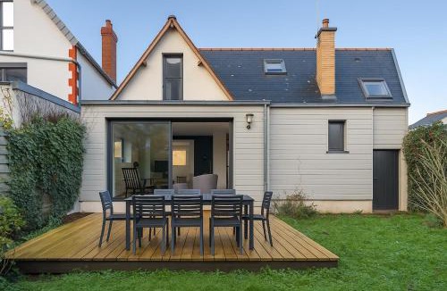 Cimetiere de l'Est Apartment | Maison avec garage et jardin