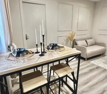 Dammartin-en-Goele Apartment | Maison avec jacuzzi proche aéroport CDG et Astérix