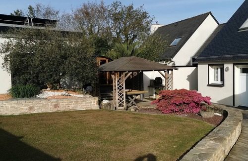 Landivisiau House | Maison Avec Jacuzzi et Jardin