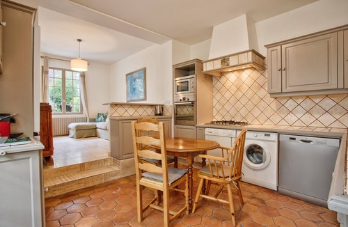Deauville City Centre Villa | Maison Avec Jardin en Plein Cœur de Deauville. Proche de Restaurants et Plage