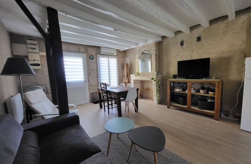 Ecueille House | Maison Avec Jardin Entièrement Rénovée au Calme
