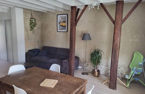 Ecueille House | Maison Avec Jardin Entièrement Rénovée au Calme