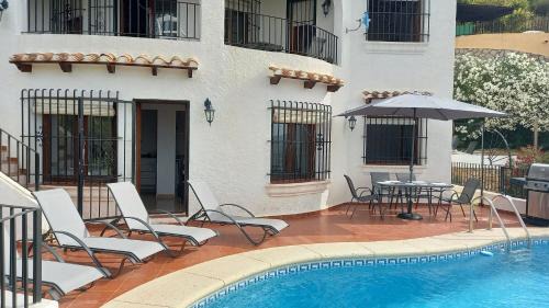 Monte Pego House | Maison avec logement indépendant, piscine privée et vue mer