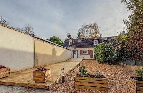 Chartres Apartment | Maison avec parking à 10min du centre-ville à pied