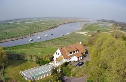 Waben House | Maison Avec Piscine au Milieu de la Baie D'authie