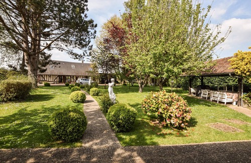 Fervaques House | Maison avec piscine couverte