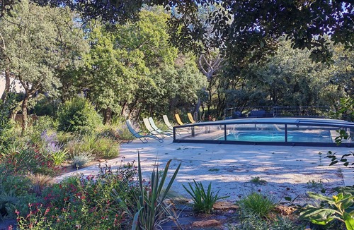 Uchaux House | Maison Avec Piscine Chauffée et Grand Parc Clôturé