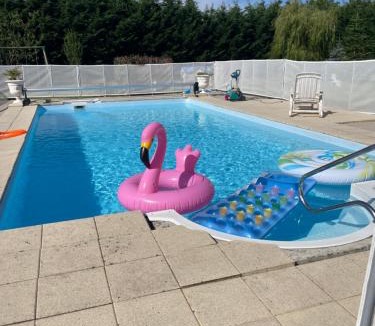 Crouay House | Maison avec piscine chauffée, plages du débarquement
