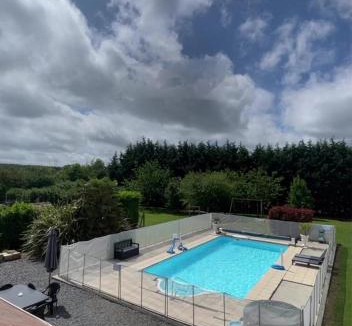 Crouay House | Maison avec piscine chauffée, plages du débarquement