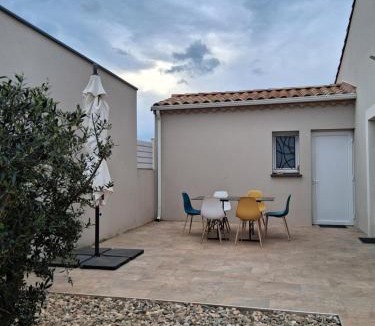 Cessenon-sur-Orb House | Maison avec piscine