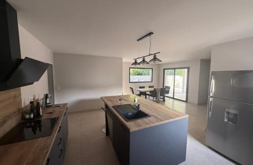Blauzac House | Maison avec piscine, jardin et terrasse - Blauzac