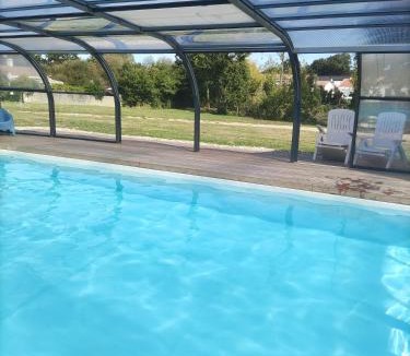 Avrille House | Maison avec piscine privée, proche plage