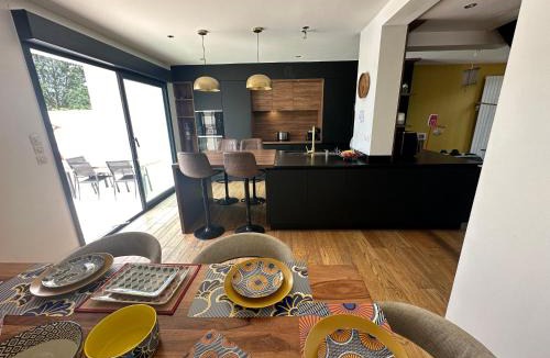 Groslay Villa | Maison avec piscine proche de Paris
