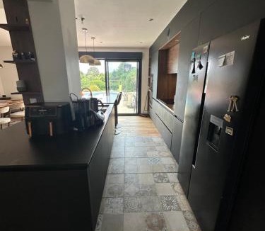 Groslay Villa | Maison avec piscine proche de Paris