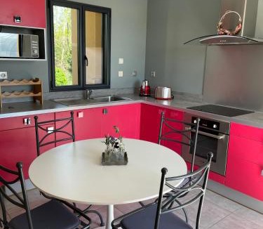 Colonzelle Apartment | Maison avec terrasse proche Grignan