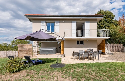 Bilieu House | Maison Avec vue sur le Lac, Plage 200m