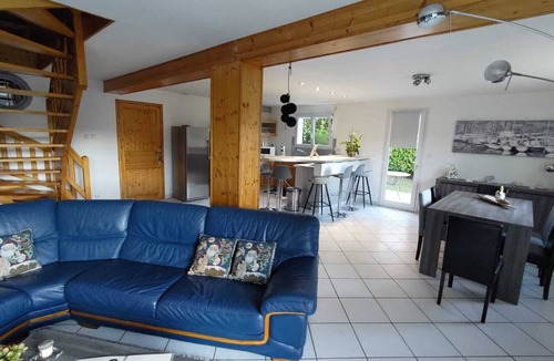 Villard-Saint-Sauveur House | Maison Azul