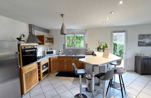 Villard-Saint-Sauveur House | Maison Azul