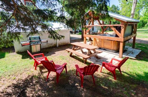 Saint Ferreol les Neiges Ski Chalet | Maison Bilodeau Ethier - 5 chambres - 13 personnes