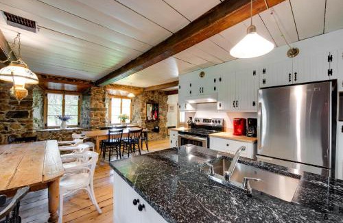 Saint Ferreol les Neiges Ski Chalet | Maison Bilodeau Ethier - 5 chambres - 13 personnes