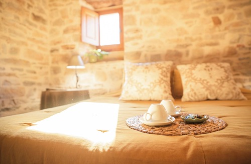 Cordes-sur-Ciel Bed & Breakfast | Maison Bakéa